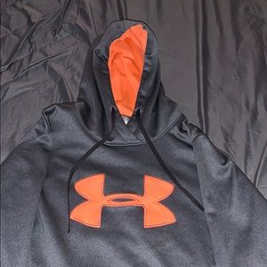 Under Armour Sweatshirt